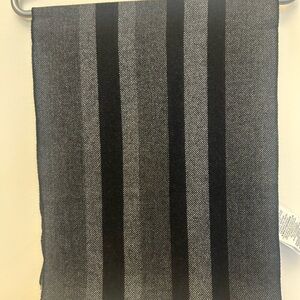 Gucci Elegant Black and Gray Scarf